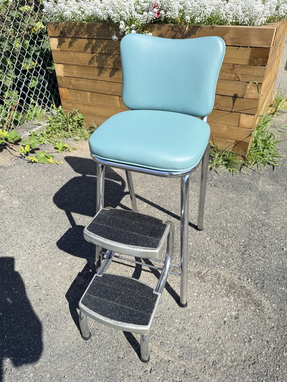 Turquoise retro step stool chair with metal frame and cushioned seat