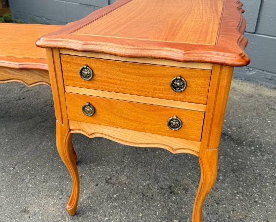 Refinished brown French Provincial end table.