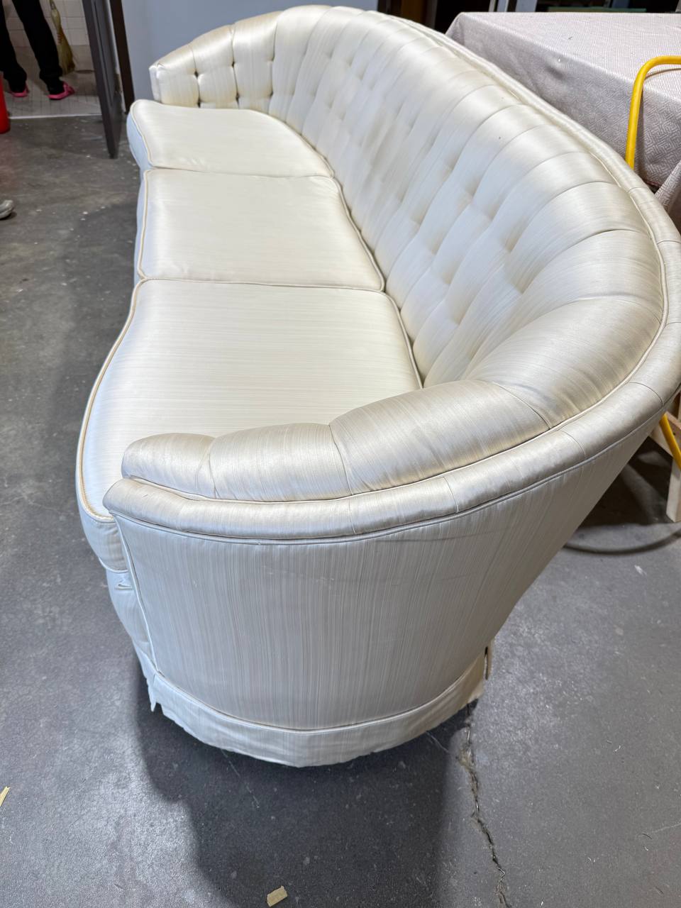 Tufted Chesterfield sofa in white fabric with rolled arms and curved frame