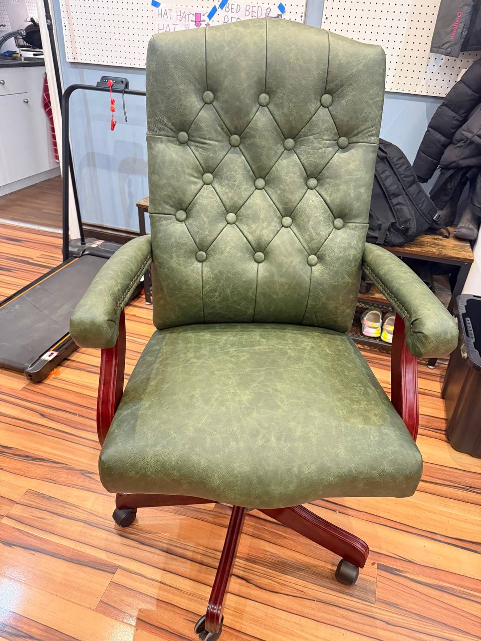 Green Faux Leather Office Chair with a Deep Button-Tufted Backrest and Wooden Arms and Base