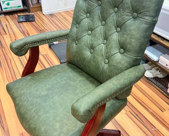 Green Faux Leather Office Chair with a Deep Button-Tufted Backrest and Wooden Arms and Base